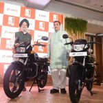 प्रदूषण से मुक्ति, किसानों को प्रगति: नितिन गडकरी ने लॉन्च की देश की पहली फ्लेक्स-फ्यूल मोटरसाइकिल