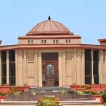 खुद बने अपने वकील, शिक्षक को हाईकोर्ट से मिली बड़ी राहत
