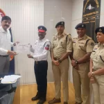 रायपुर में ईमानदार यातायात कर्मचारियों का सम्मान