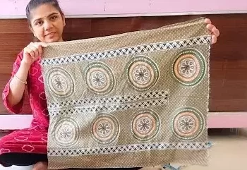 पुरानी चादरों को न समझें बेकार, घर के कई कामों में आ सकती हैं उपयोगी