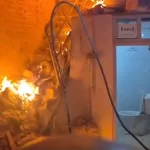 चार मंजिला फैक्ट्री में भीषण आग फायर ब्रिगेड आग बुझाने में लगा