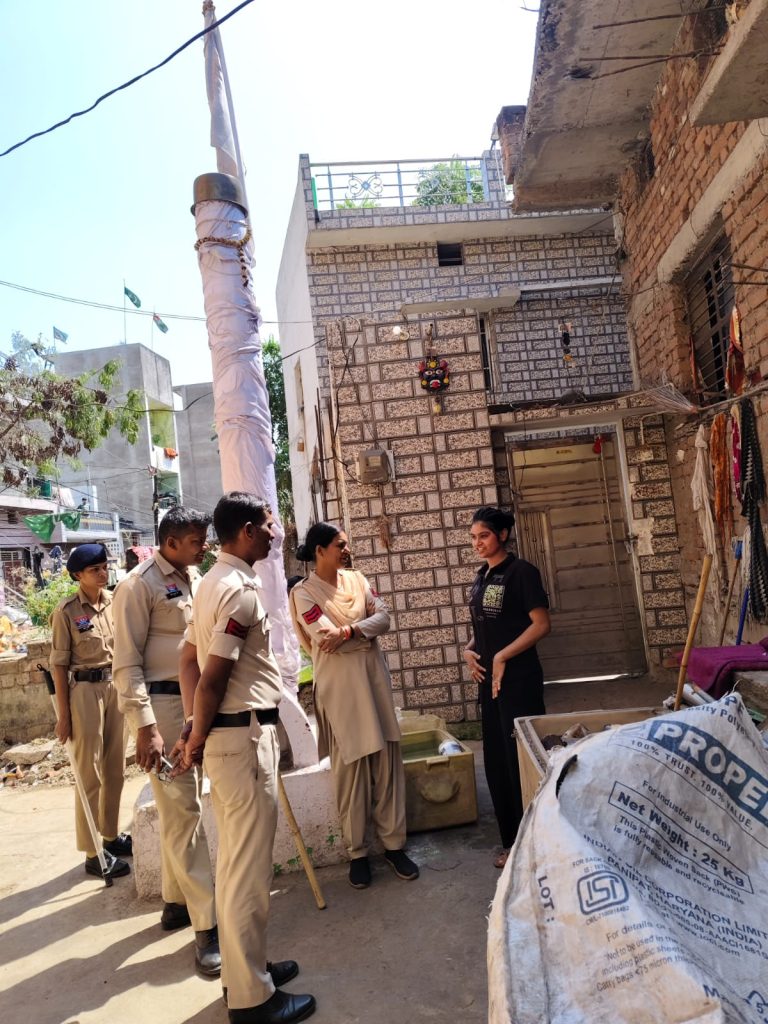मादक पदार्थों की बिक्री करने वाली महिला बदमाश की गतिविधियों पर बड़ी चोट मुस्कान रात्रे हुई जिला बदर