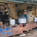 Raipur: बाथरूम से लगे मटके में बिरयानी, गंदगी देख अधिकारियों के उड़े होश, ₹1 लाख जुर्माना
