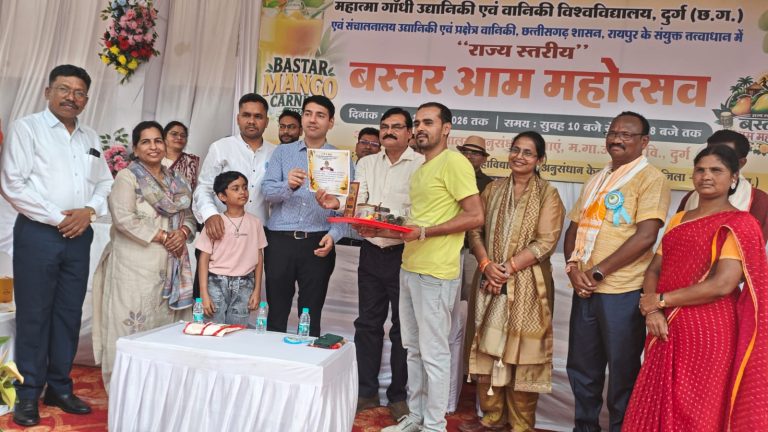कलेक्टर ने विजेता किसानों एवं प्रसंस्कृत उत्पादों के प्रदर्शकों को किया सम्मानित