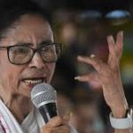 जिससे छोड़कर ममता ने टीएमसी बनाई, अब उसी में विलय की क्यों मिली नसीहत?