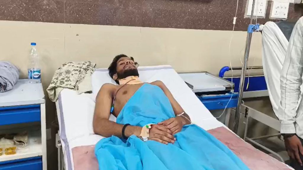 छात्र पर ब्लेड से जानलेवा हमला, गर्दन पर आई गंभीर चोट