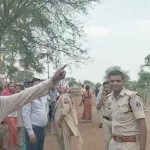 अतिक्रमण हटाने के दौरान ग्रामीण ने खाया जहर हालत गंभीर