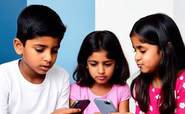 बच्चों में बढ़ती मोबाइल की लत बनी चिंता, विशेषज्ञों ने दी संतुलित दिनचर्या की सलाह