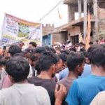 जमीन विवाद और भ्रष्टाचार के आरोप से नाराज युवक 80 फीट ऊंचे टावर पर चढ़ा, सड़क जाम