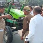 ट्रैक्टर की टक्कर से हुई महिला की मौत