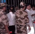 मीनाक्षी नटराजन का नामांकन रद्द: चुनाव आयोग के बाहर कांग्रेस का धरना, अंदर न जाने देने का लगाया आरोप