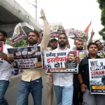 शिक्षा मंत्री के इस्तीफे की मांग, छात्रों ने निकाला मार्च