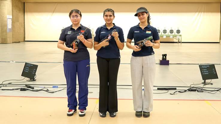 ISSF विश्व कप हांगझोऊ: ईशा सिंह ने स्वर्ण पदक जीता; मनु भाकर ने कांस्य पदक हासिल किया