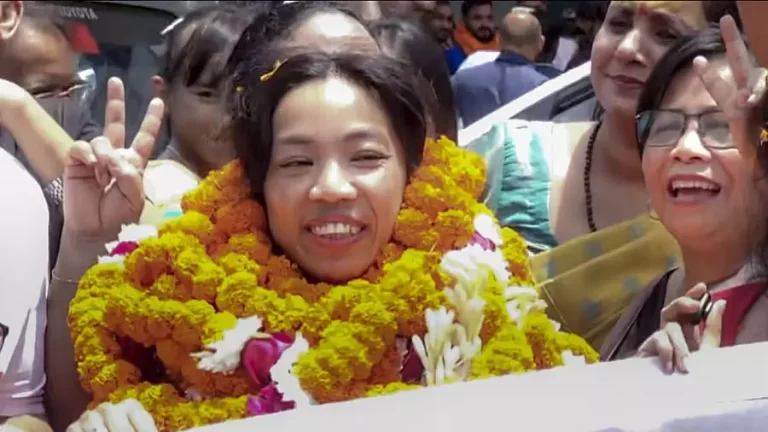 मेडल जीतकर लौटे भारतीय एथलीट, कॉमनवेल्थ गेम्स में लहराया तिरंगा