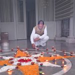 प्रधानमंत्री नरेंद्र मोदी के जन्मदिवस पर मुख्यमंत्री साय ने अपने निवास पर जलाया ‘आशीर्वाद का दीया’