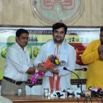 अंतर्राष्ट्रीय कथावाचक इंद्रेश महाराज रायपुर प्रेस क्लब के ‘हमर पहुना’ कार्यक्रम में पहुंचे