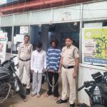 सूने मकान में लाखों की चोरी का खुलासा, निगरानी बदमाश समेत 2 शातिर चोर गिरफ्तार, 3.50 लाख बरामद