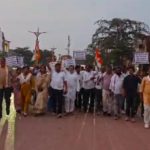 यूपीआई लेनदेन पर चार्ज लगाने के विरोध में कांग्रेस का प्रदर्शन , प्रदर्शन के दौरान पुतले में लगी आग बुझाने के प्रयास में सिपाही का हाथ झुलसा