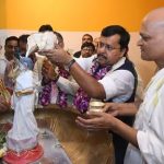 नवीन ने जन्माष्टमी के मौके पर इस्कॉन मंदिर में की पूजा-अर्चना