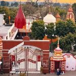 नीब करौरी बाबा की जन्मभूमि से समाधि तक सफर, टूर पैकेज पर 50% छूट