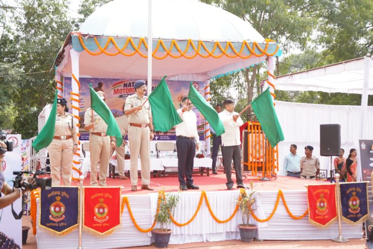 राष्ट्रीय एकता एवं नशामुक्ति का संदेश लेकर रवाना हुई छत्तीसगढ़ पुलिस की बाईक रैली टीम