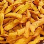 चाय के साथ ट्राई करें मूंग दाल के कुरकुरे नमकपारे